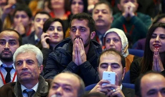 Foto - Cem Küçük'ün canlı yayınında duyuruldu: Biraz moraller bozulabilir
