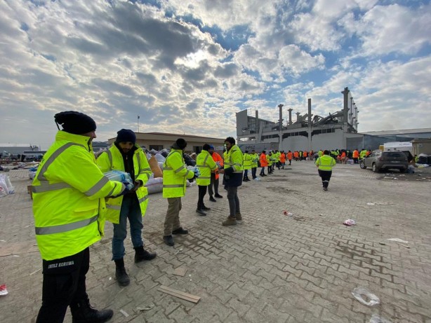 Foto - ‘Cemre Hareketi 5 bin Gönüllüsü ile Deprem Bölgesinde’