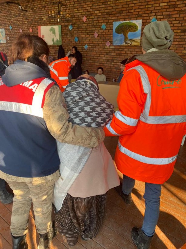 Foto - ‘Cemre Hareketi 5 bin Gönüllüsü ile Deprem Bölgesinde’