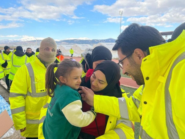 Foto - ‘Cemre Hareketi 5 bin Gönüllüsü ile Deprem Bölgesinde’