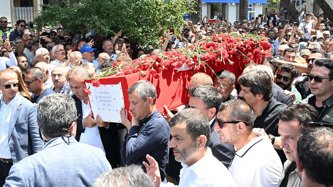 Foto - Cenaze töreninden görüntüler! Ferdi Zeyrek toprağa verildi