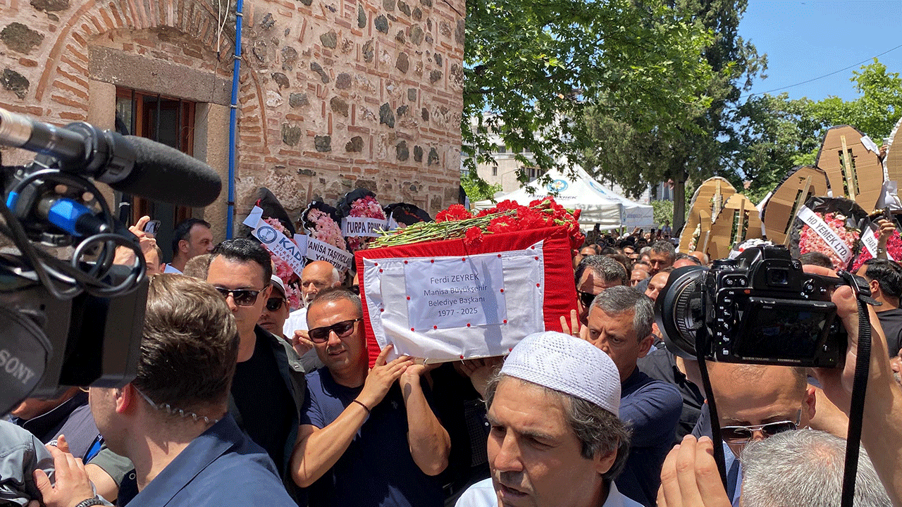 Foto - Cenaze töreninden görüntüler! Ferdi Zeyrek toprağa verildi