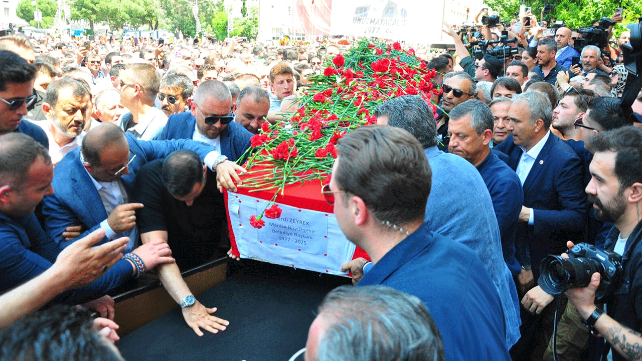 Foto - Cenaze töreninden görüntüler! Ferdi Zeyrek toprağa verildi