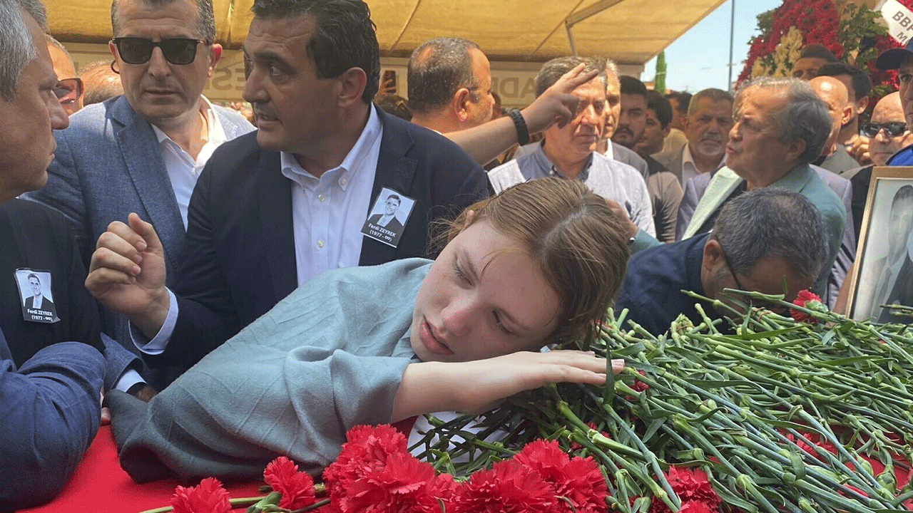 Foto - Cenaze töreninden görüntüler! Ferdi Zeyrek toprağa verildi