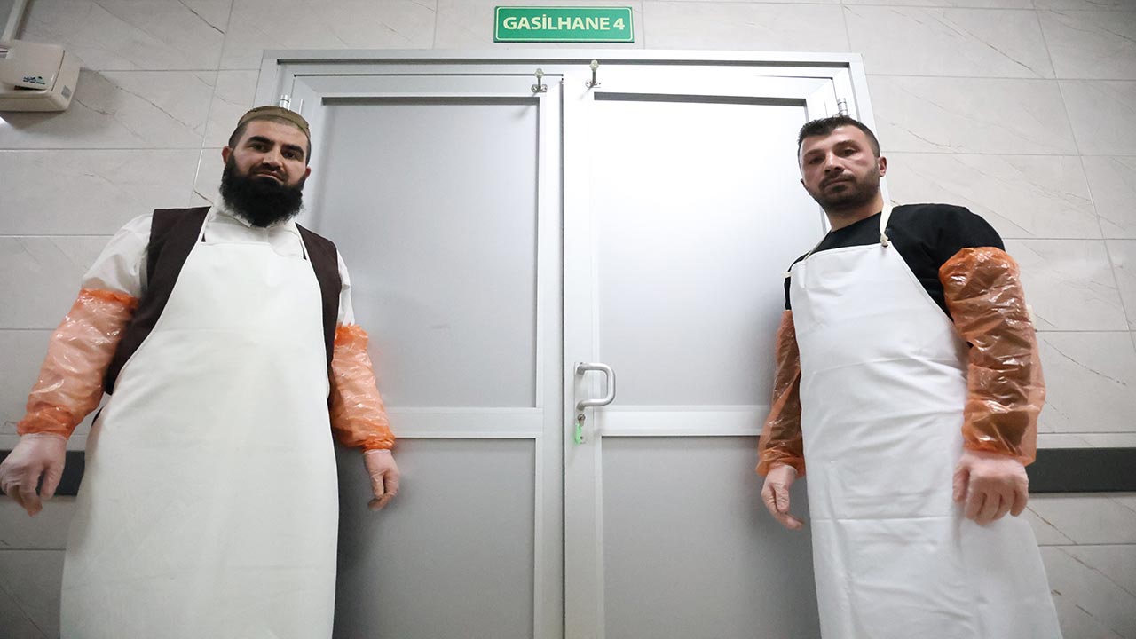 Foto - Cenazeleri yıkarken yüzlerine bakmıyorlar… Gassal çok ilginç nedenini anlattı!