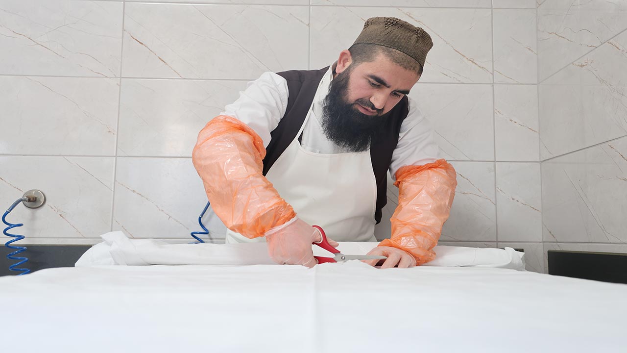 Foto - Cenazeleri yıkarken yüzlerine bakmıyorlar… Gassal çok ilginç nedenini anlattı!