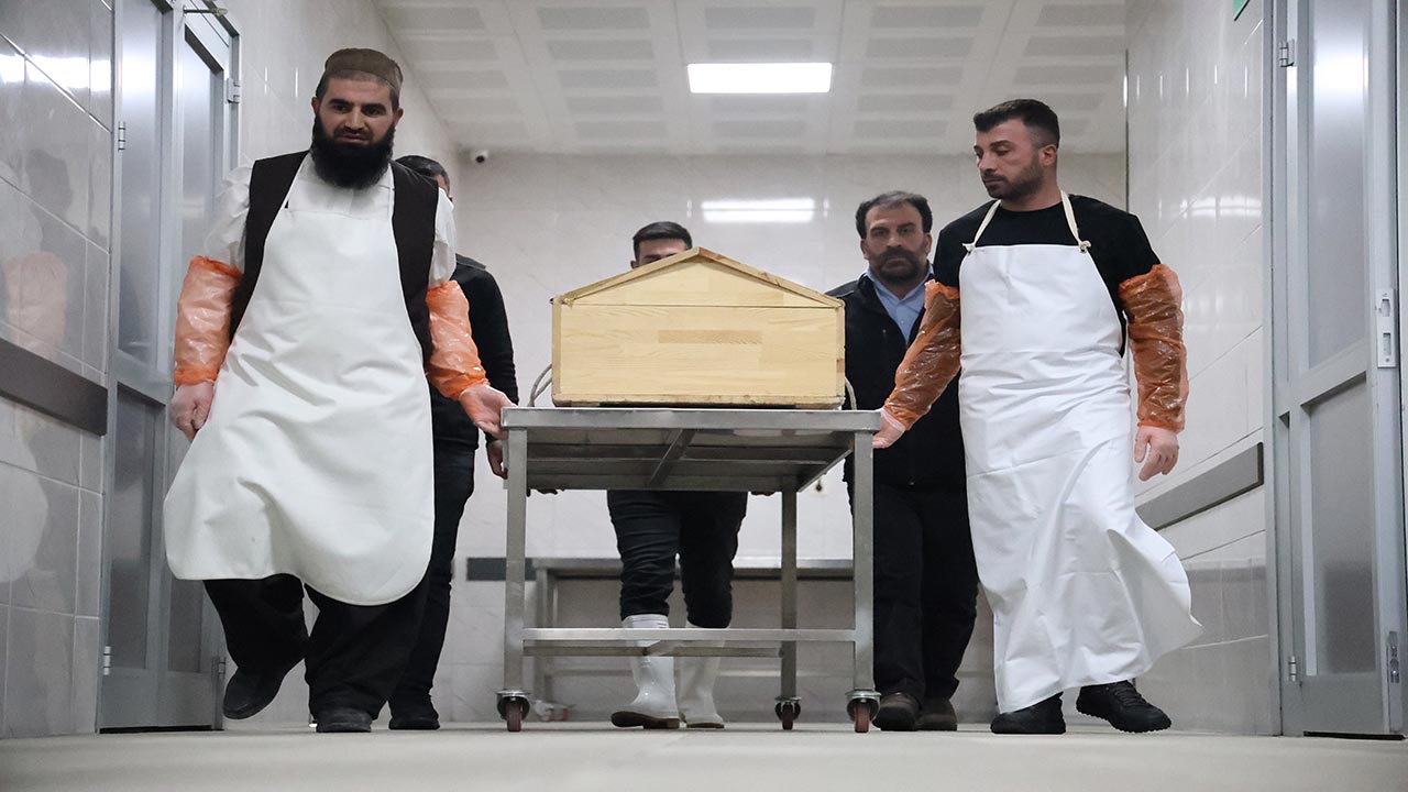 Foto - Cenazeleri yıkarken yüzlerine bakmıyorlar… Gassal çok ilginç nedenini anlattı!