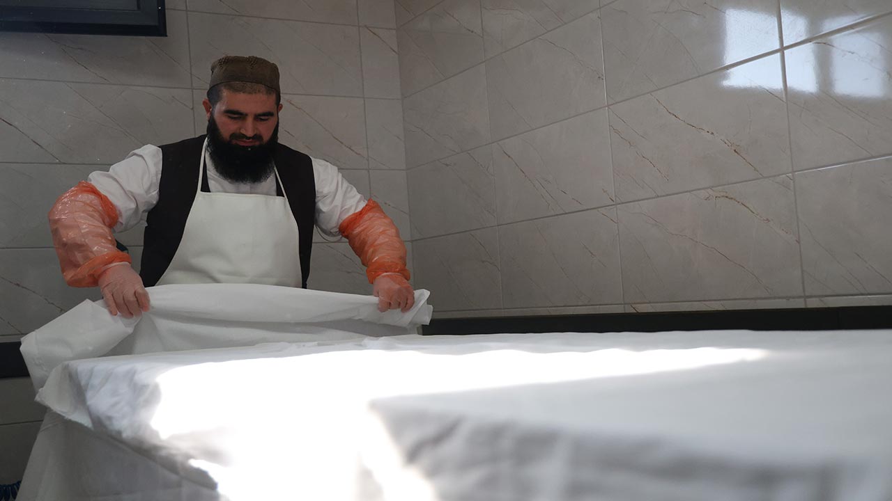 Foto - Cenazeleri yıkarken yüzlerine bakmıyorlar… Gassal çok ilginç nedenini anlattı!