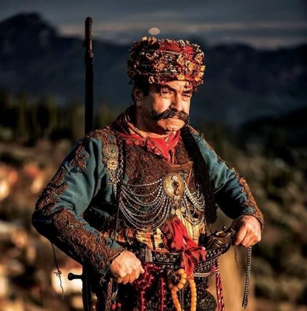 Foto - Cenazeyi gömmeye hazırlanırken küçük dillerini yuttular! Ölmeden önce kabristanına öyle bir sistem kurmuş ki, herkes şaştı kaldı