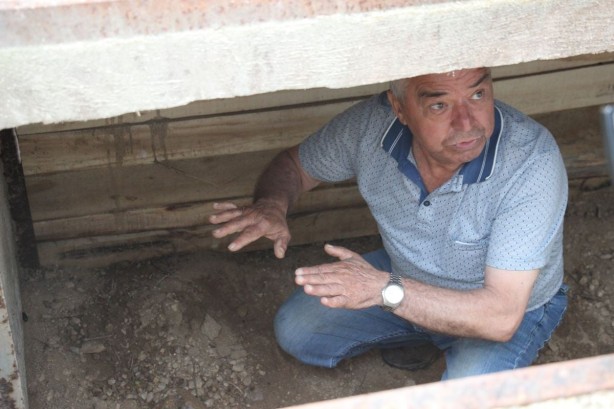 Foto - Cenazeyi gömmeye hazırlanırken küçük dillerini yuttular! Ölmeden önce kabristanına öyle bir sistem kurmuş ki, herkes şaştı kaldı