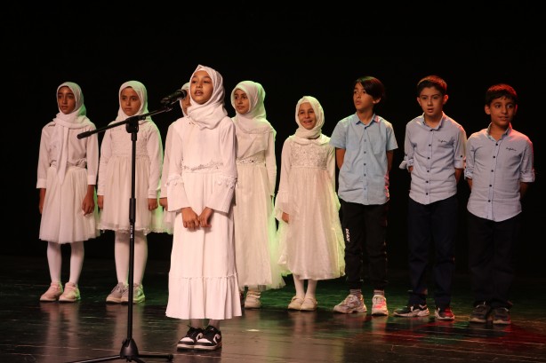 Çeneleri düşüren görüntüler: İşte dindar nesil: Hey maşallah...