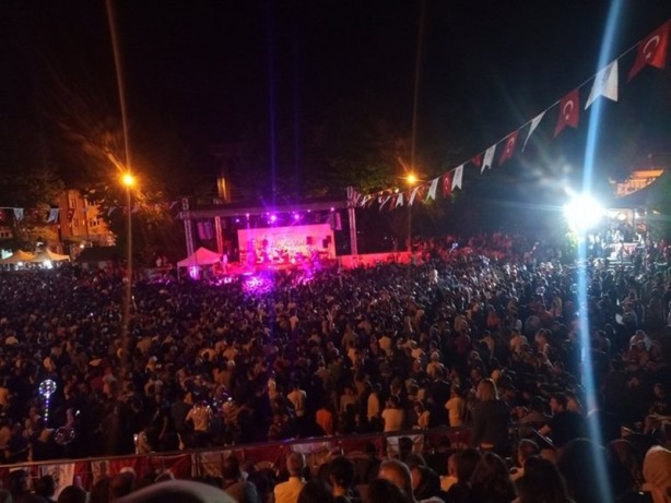 Foto - Cengiz Kurtoğlu konserinde silahlı kavga! Ortalık kan gölüne döndü