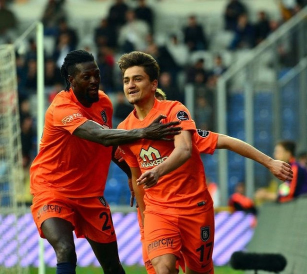 Cengiz Ünder sosyal medyayı salladı!