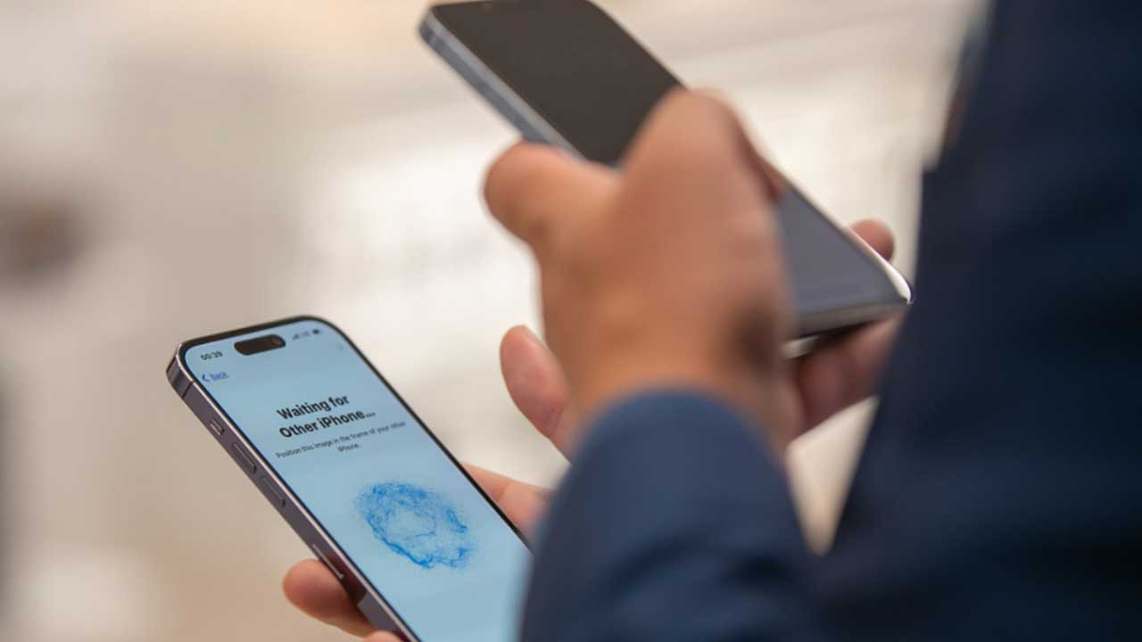 Foto - Cep telefonunu tek elle kullananlar yandı