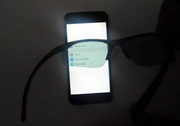 Foto - Cep telefonunun ekranını görünmez yaptı!
