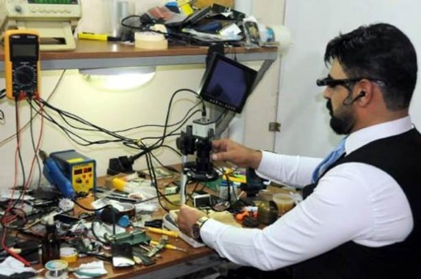 Foto - Cep telefonunun ekranını görünmez yaptı!