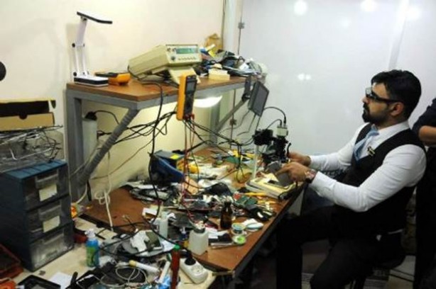 Foto - Cep telefonunun ekranını görünmez yaptı!