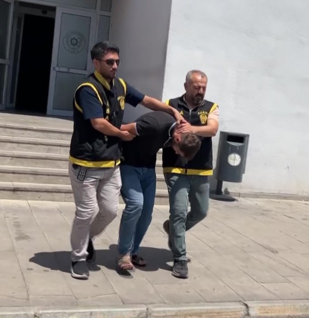 Foto - Cerrahi maskeli ve silahlı akaryakıt istasyonu soygunu