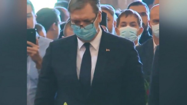 Foto - Cesedi öpülen Başpiskoposun cenazesinden görüntüler pes dedirtti