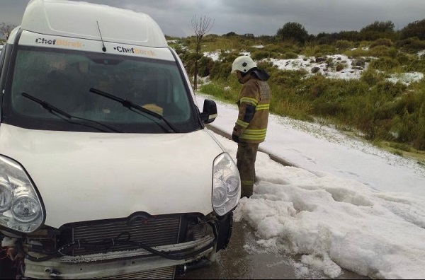 Foto - Çeşme, nisan ayında beyaza büründü