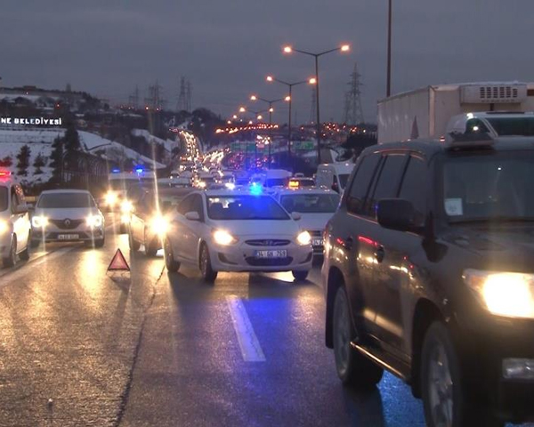 Foto - Çevik Kuvvet aracına çarptı! Feci kaza