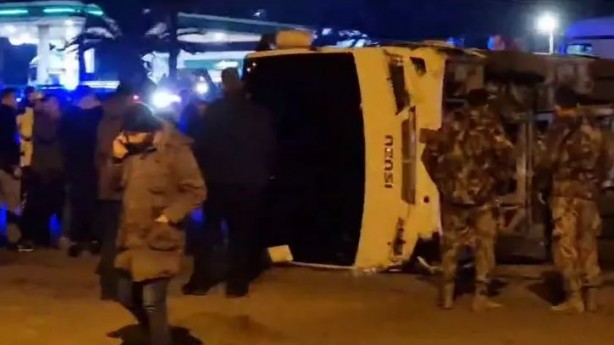 Foto - Çevik Kuvvet midibüsü devrildi! Çok sayıda polis yaralandı