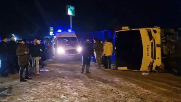 Çevik Kuvvet midibüsü devrildi! Çok sayıda polis yaralandı