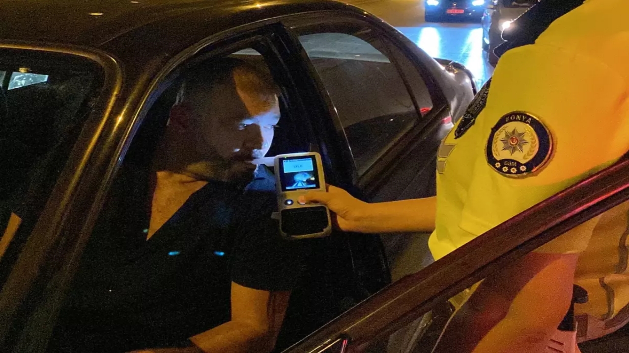 Çevirmede çok ama çok ilginç anlar! Tıklayın da alkolün insanı nasıl rezil kepaze ettiğini görün