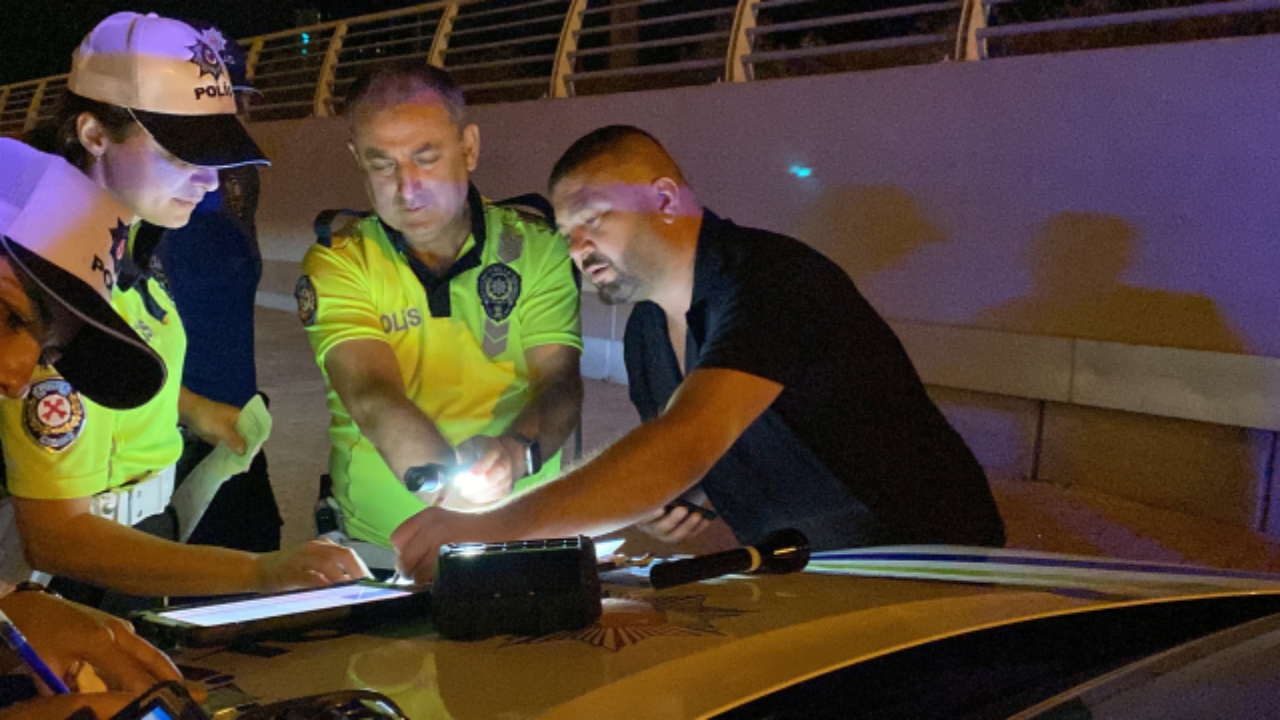 Foto - Çevirmede çok ama çok ilginç anlar! Tıklayın da alkolün insanı nasıl rezil kepaze ettiğini görün