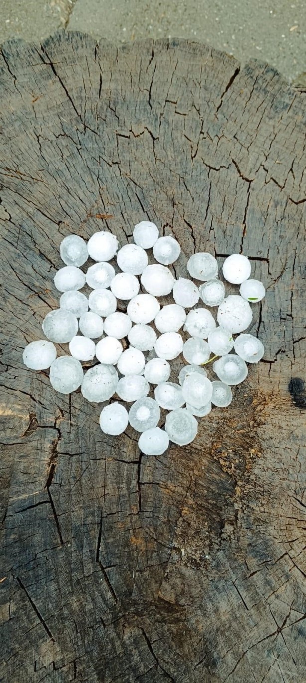 Foto - Ceviz büyüklüğünde dolu yağdı! Ortalık beyaza büründü