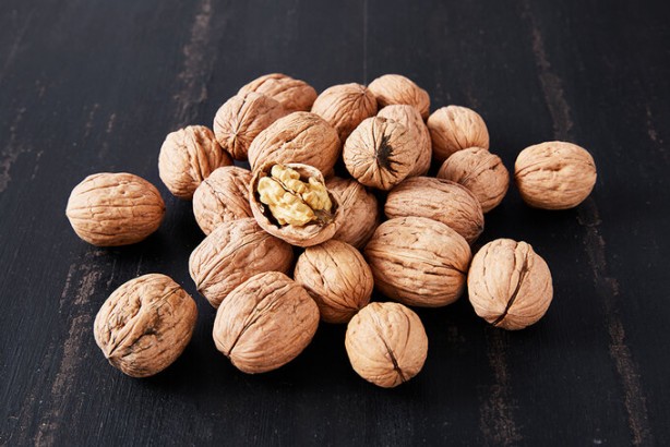 Ceviz hakkında bilmediğiniz farklı bilgiler! Hem lezzetli hem sağlıklı hem de vitamin dolu! Böylesi görülmedi, inanamadılar