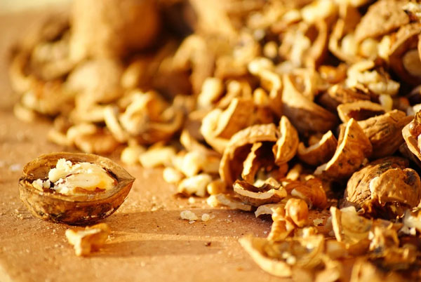 Foto - Ceviz kabuğunu sakın atmayın! İnanılmaz bir etkisi var... Hiçbir uzmanın bahsetmediği harika bilgi...