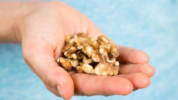 Foto - Ceviz kabuğunu sakın atmayın! İnanılmaz bir etkisi var... Hiçbir uzmanın bahsetmediği harika bilgi...