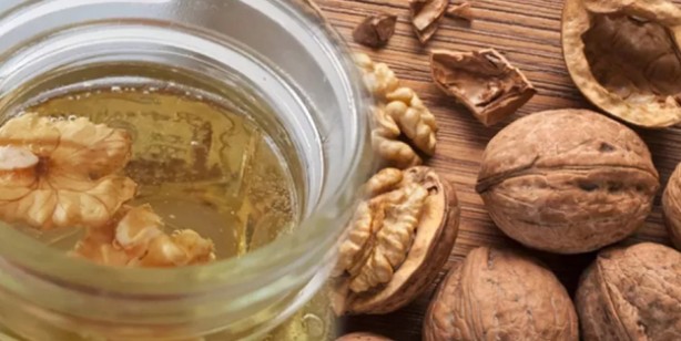 Foto - Ceviz suyu! Adeta kalkan olan o tarif: Bir gece suda bekletip için! Kaynamış, limonlu ceviz suyu yapılışı