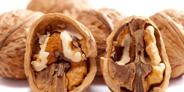 Foto - Ceviz suyu! Adeta kalkan olan o tarif: Bir gece suda bekletip için! Kaynamış, limonlu ceviz suyu yapılışı