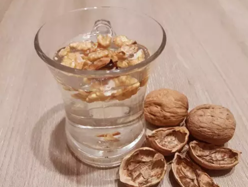 Foto - Ceviz suyu! Herkes duysun: Tam bir şifa deposu böyle daha güzel! Duyunca yok artık diyeceksiniz