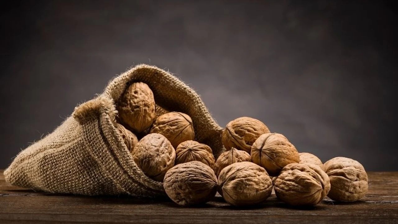 Foto - Ceviz tüketerek kalbinizi koruyun!