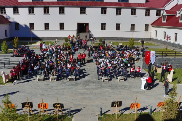 Foto - Çevre illerden bile ziyaretçi var! Eski kışlaya giden gidene