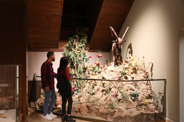 Foto - Çevre illerden bile ziyaretçi var! Eski kışlaya giden gidene