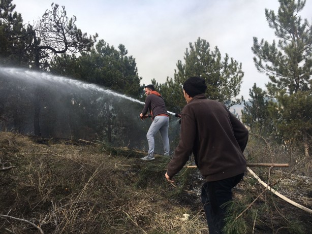 Foto - Çevre temizliğine katkı sunmak istedi! Koca ormanı tutuşturdu