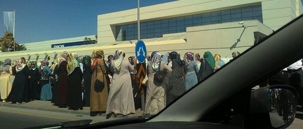 Foto - Cevşen okuyan ablalar neredeler?