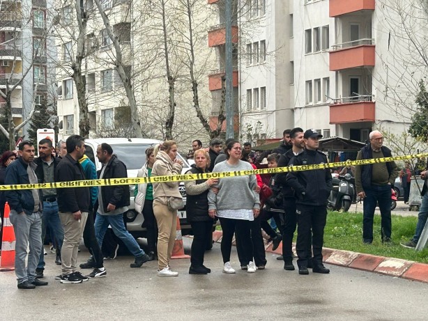 Foto - Ceyhan'da acil yıkım kararı olan binalar yıkıldı! Ev sahipleri gözyaşlarına boğuldu