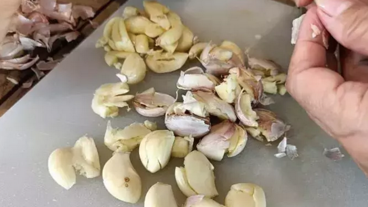 Foto - Çeyrek bardağı bile damardaki kolesterolü silip atıyor! Kabuğunu limonla kaynatınca vücudu zımba gibi yapıyor!