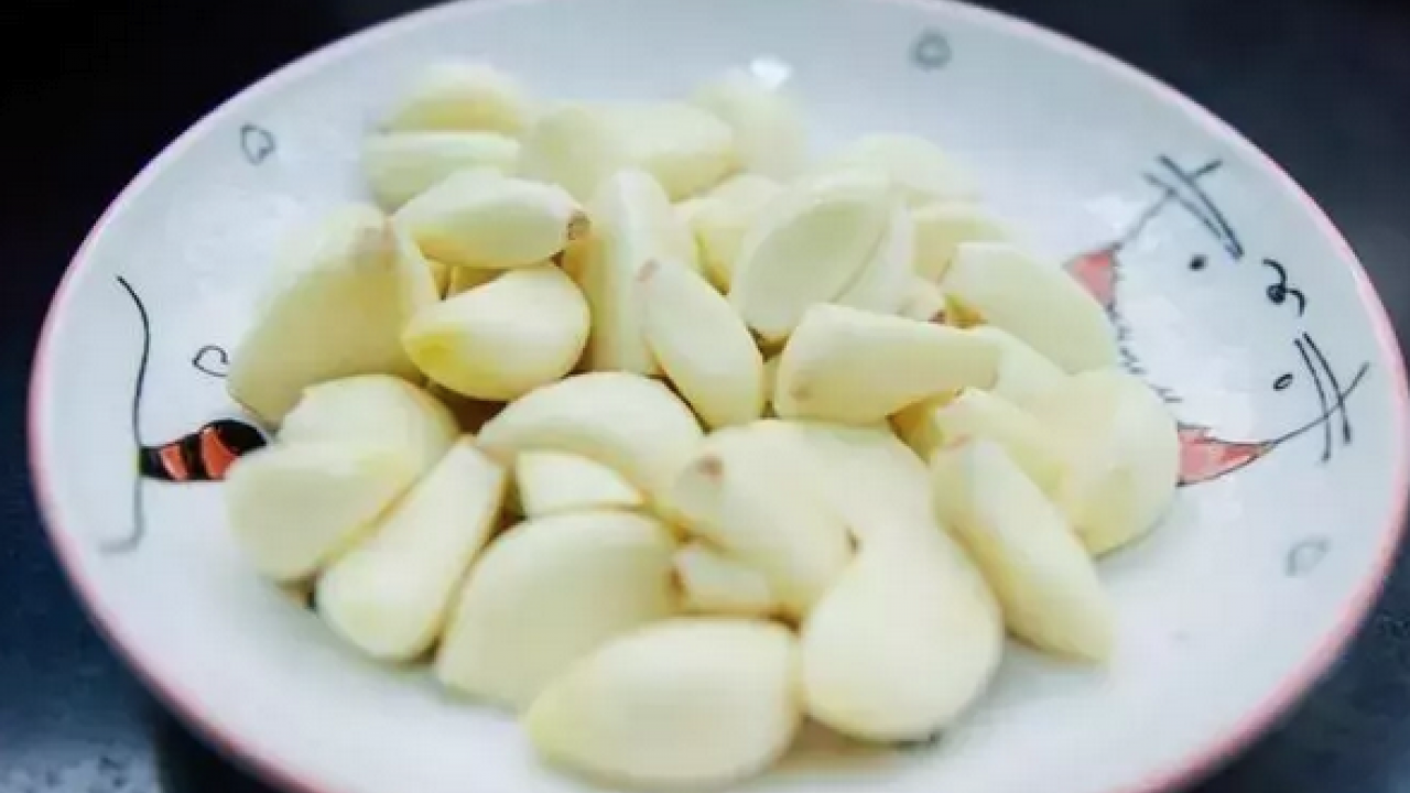 Foto - Çeyrek bardağı bile damardaki kolesterolü silip atıyor! Kabuğunu limonla kaynatınca vücudu zımba gibi yapıyor!