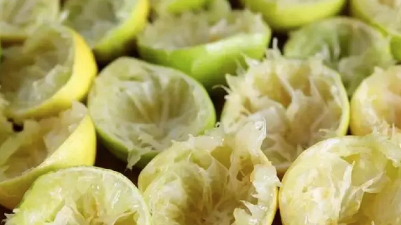 Foto - Çeyrek bardağı bile damardaki kolesterolü silip atıyor! Kabuğunu limonla kaynatınca vücudu zımba gibi yapıyor!