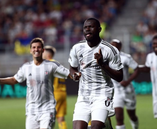 Foto - Chamberlain kendi geldi şimdi de futbolcu için aracı oldu! Vay ki vay...