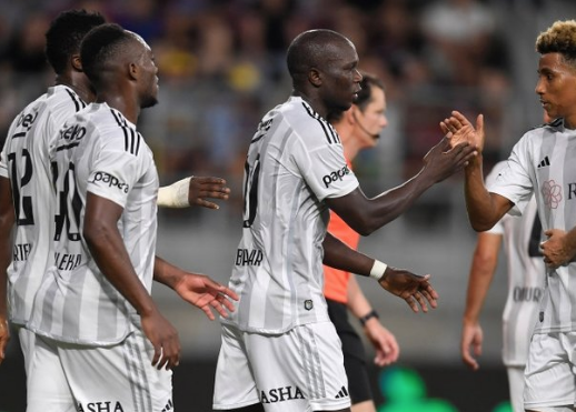 Chamberlain kendi geldi şimdi de futbolcu için aracı oldu! Vay ki vay...