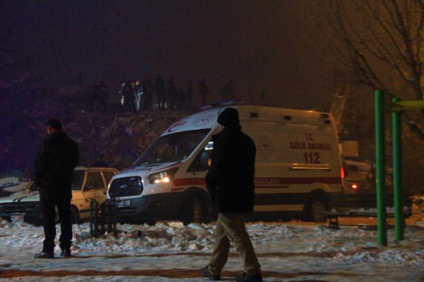 Foto - Charlie Hebdo dergisinden skandal Türkiye depremi karikatürü! Böyle kansızlık görülmedi