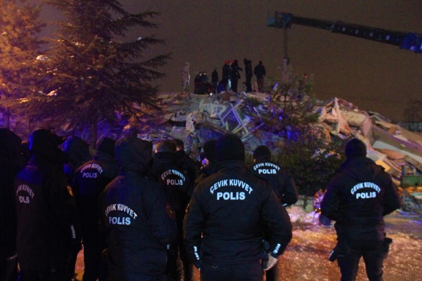 Foto - Charlie Hebdo dergisinden skandal Türkiye depremi karikatürü! Böyle kansızlık görülmedi