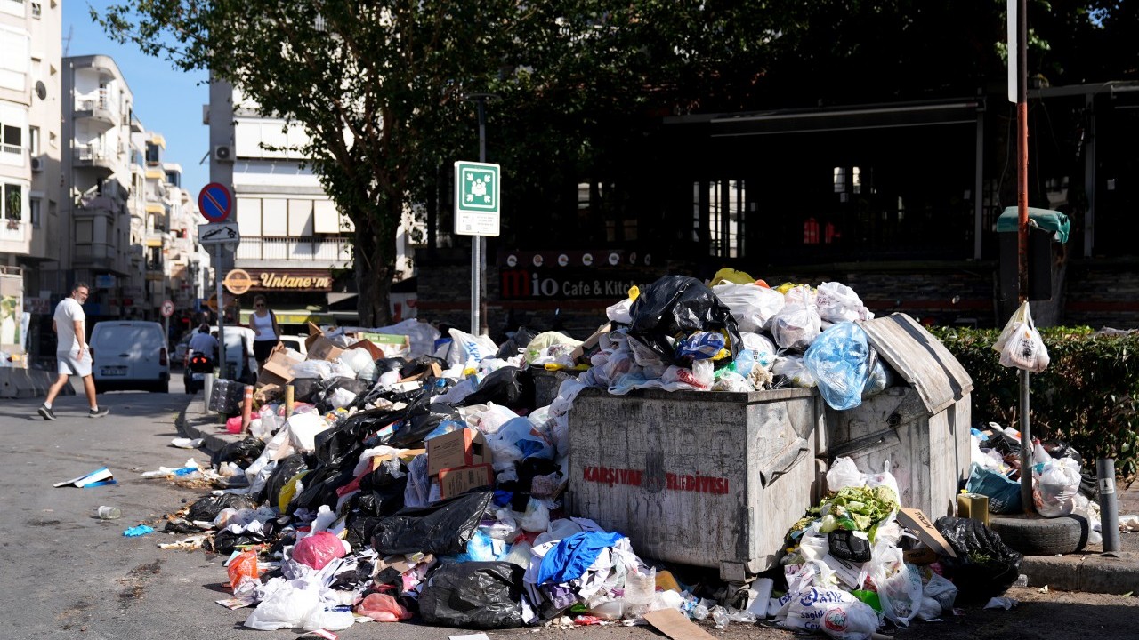 Foto - CHP belediyeciliği bir halk sağlığı meselesi: Vatandaşlar çöp yığınları arasında kaldı! İzmirli CHP ile çöplüğe mahkûm